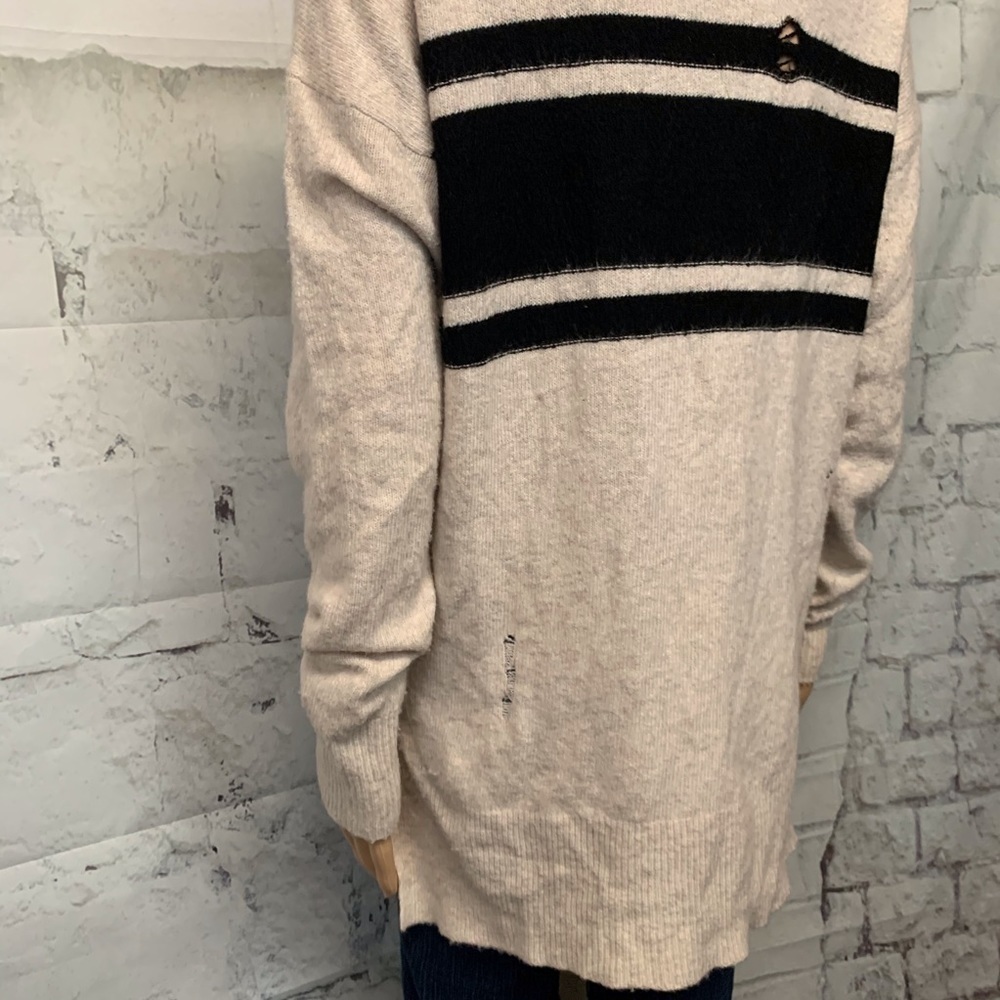 American Eagle Distressed Cutout Sweater - Picture 6 of 7